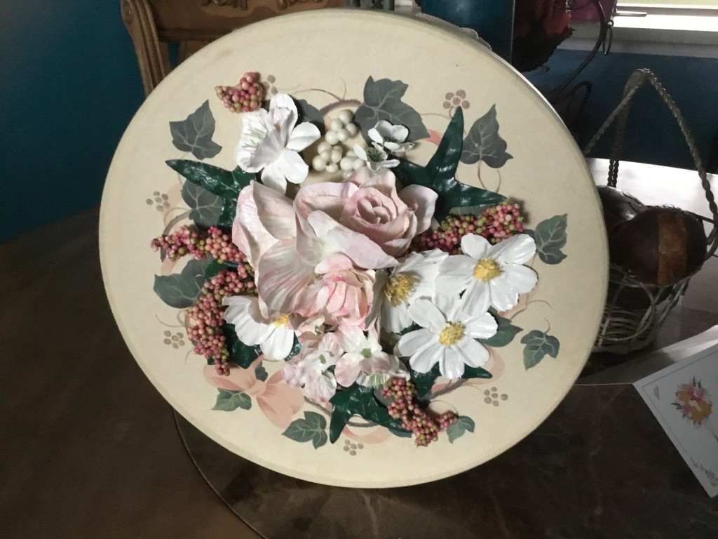 Light Pink Roses and White Flowers Round Hat Box